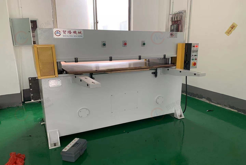 天津精密四柱裁断机