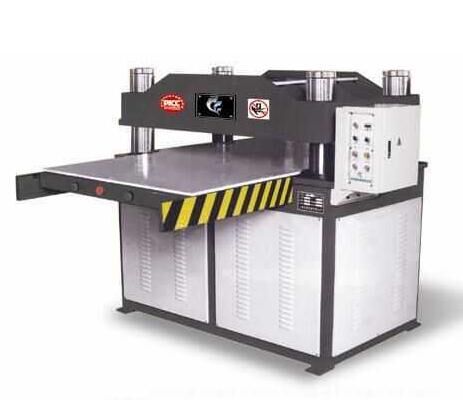 裁断机升级换代,迎接智能制造的新时代 裁断机升级换代,迎接智能制造的新时代