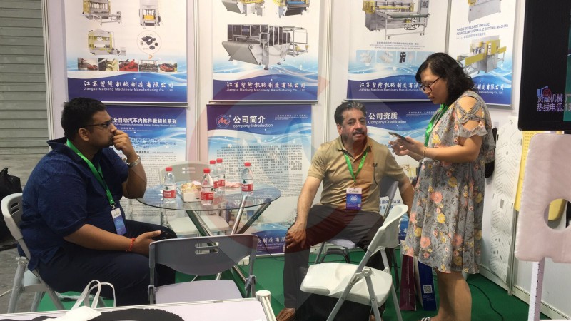 贸隆液压裁断机 贸隆液压裁断机